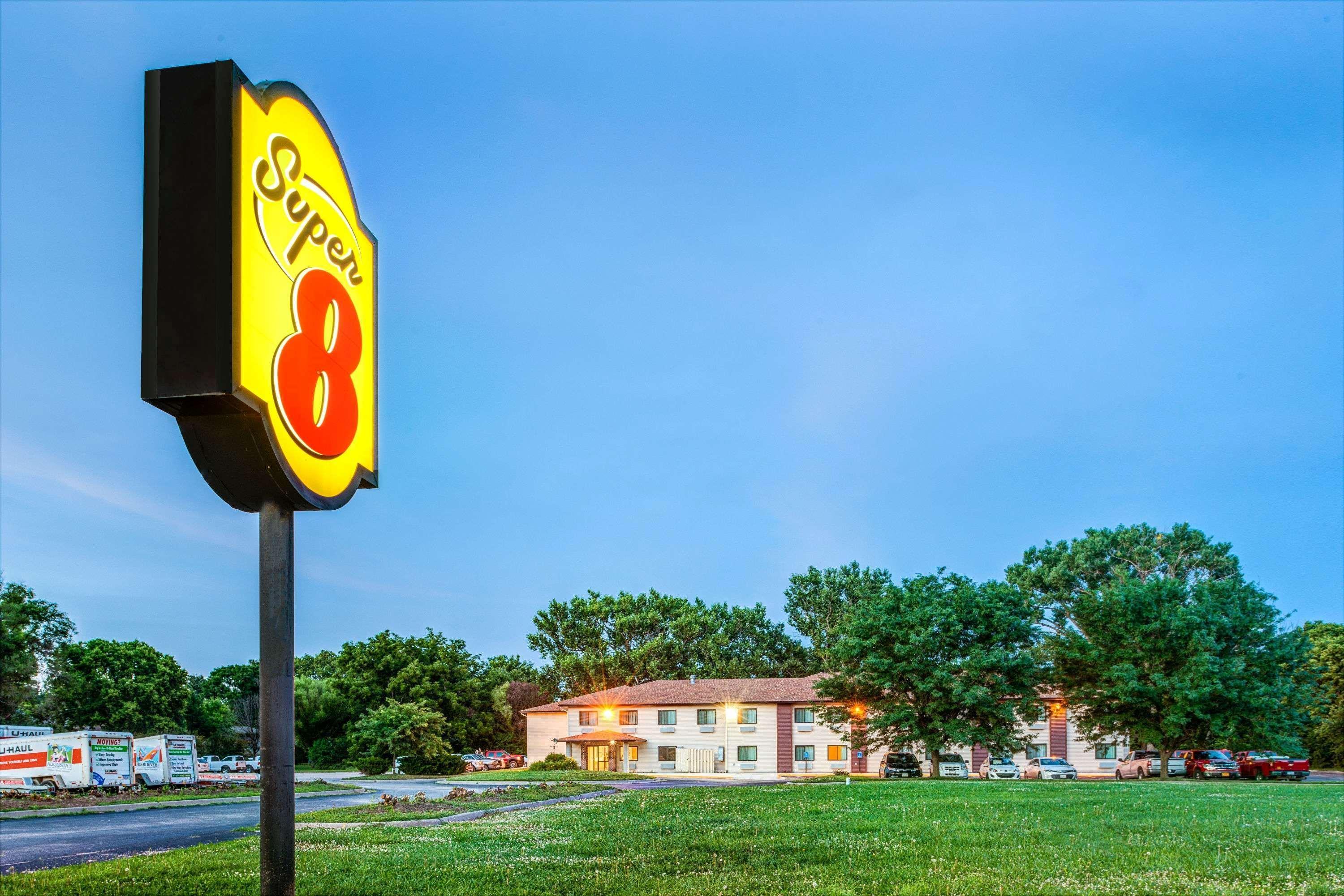 Super 8 By Wyndham Blair Hotel Exterior photo